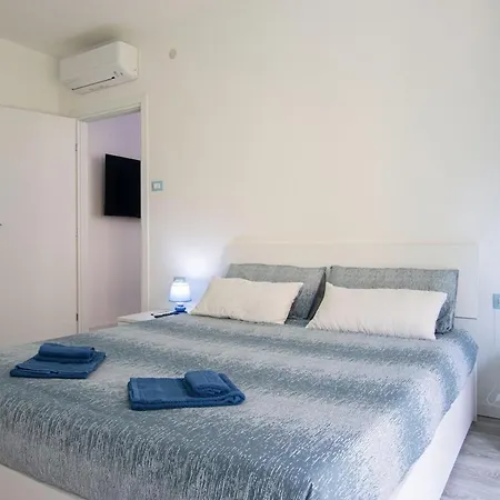 Fibra Superfast Politeama Rossetti Modern Apartment